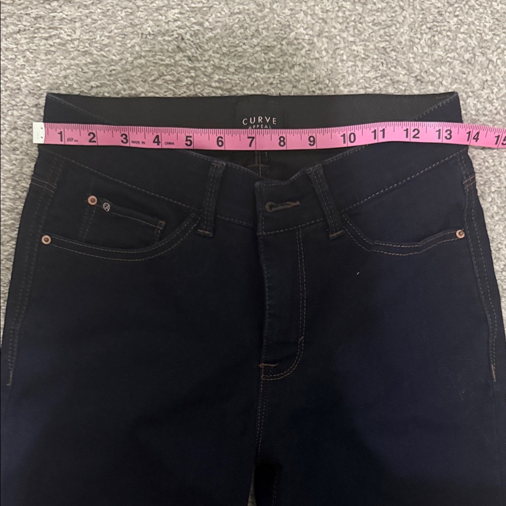 Elegant Black Skinny Dark Denim Jeans for Women - Picture 3 of 7